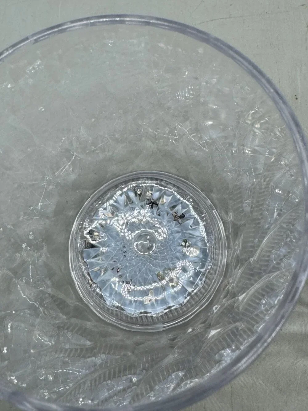 Set Of 2 Clear Acrylic Light Up Drinking Glasses With Textured Bottom Design REA
